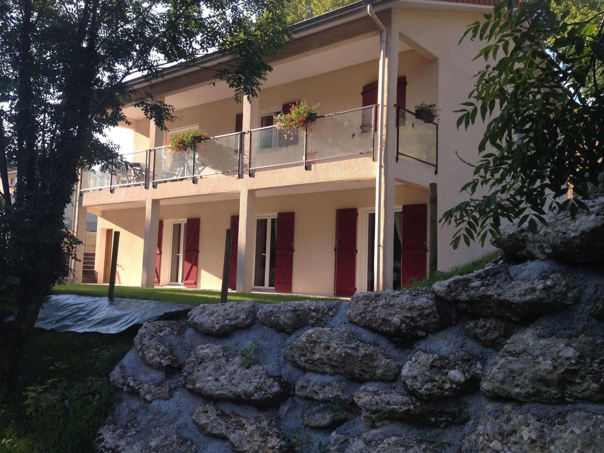 Le Mas De Servant Roulottes Et Chambres D'Hotes Auberives-en-Royans Εξωτερικό φωτογραφία