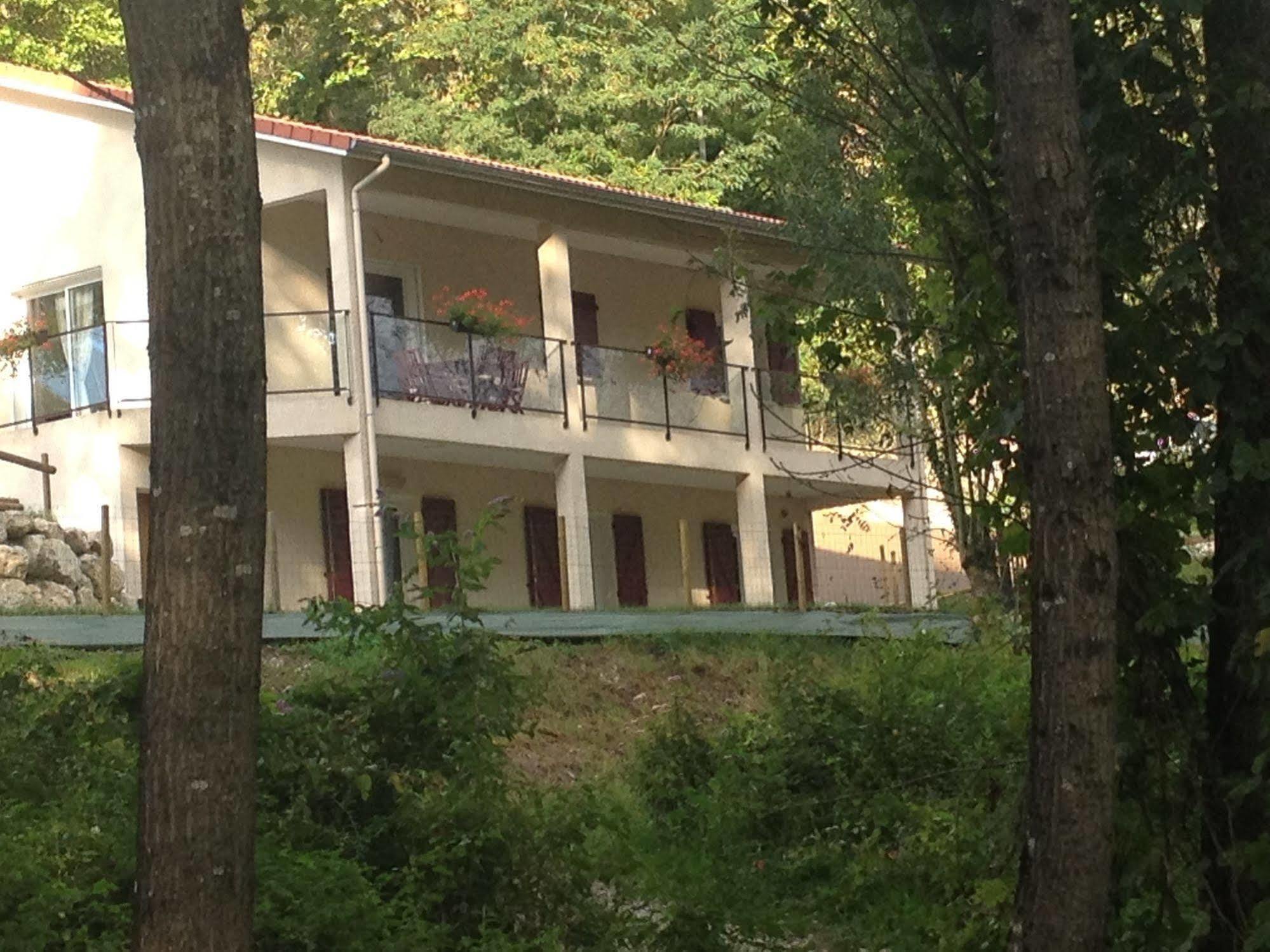 Le Mas De Servant Roulottes Et Chambres D'Hotes Auberives-en-Royans Εξωτερικό φωτογραφία