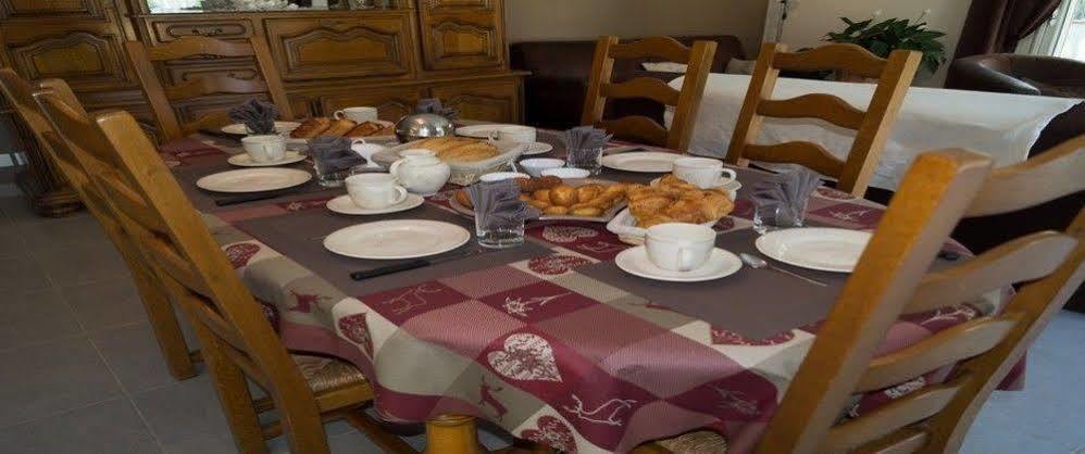 Le Mas De Servant Roulottes Et Chambres D'Hotes Auberives-en-Royans Εξωτερικό φωτογραφία